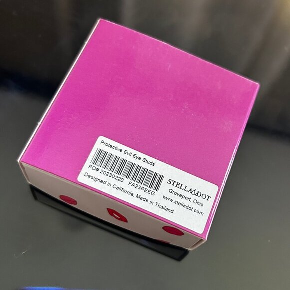 STELLA & DOT Protective Eye Stud Earrings Brand New in Box! NIB - Picture 4 of 4